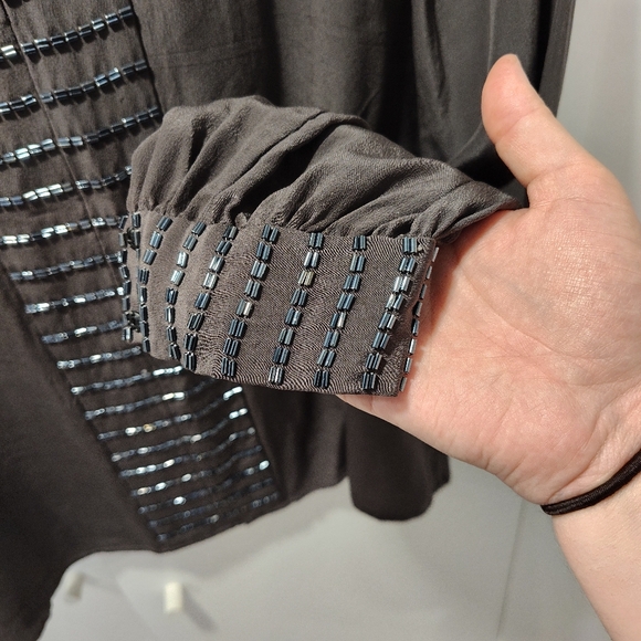 Elegant Silk Keyhole Blouse with Beading by Oleg Cassini - Picture 3 of 8